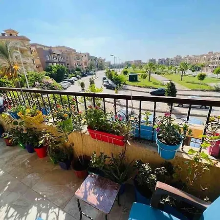 Shared Apartment Close To Airport Garden View منزل مشترك بالقرب من المطار مطل على حديقة Cairo Exterior photo